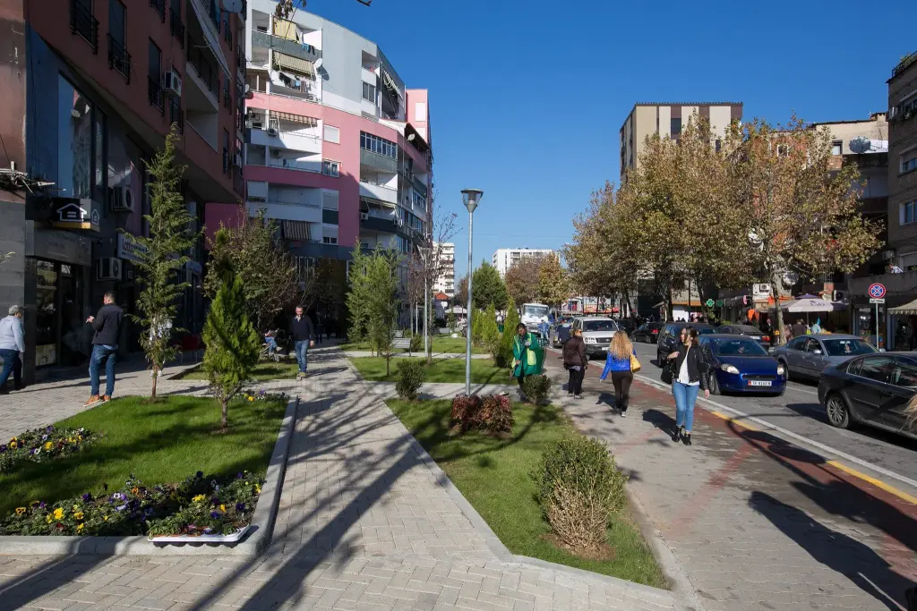 1+1 apartment with parking space for rent at Egnatia Street, Don Bosko Street, Laprake .