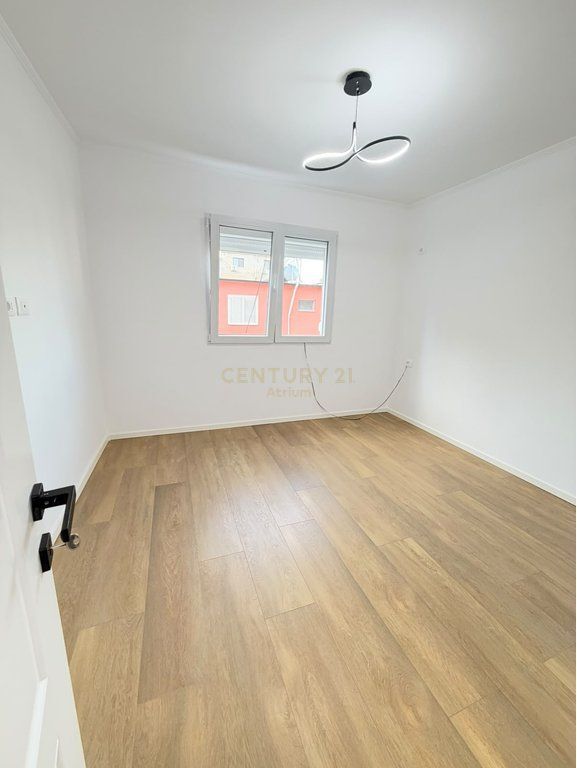 Apartament 1+1 per qira ne qender te Tiranes.