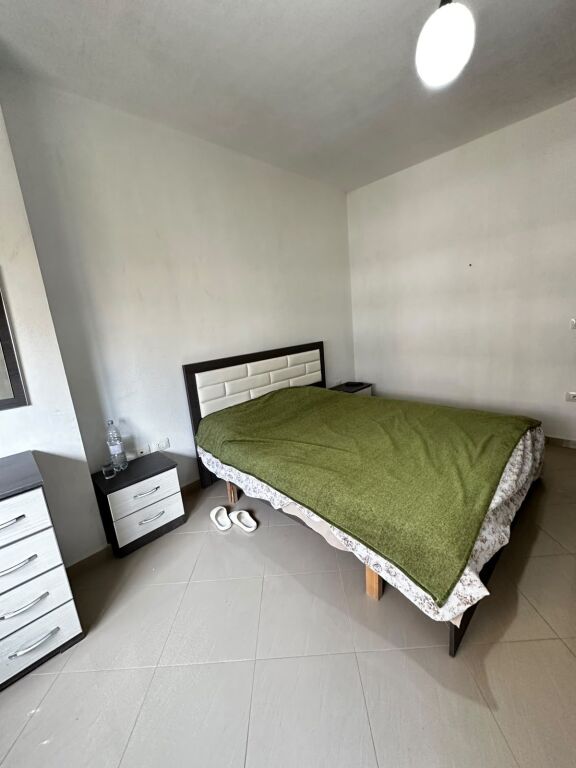 🏡 APARTAMENT 1+1 ME QIRA AFATGJATË – LUNGOMARE, VLORË