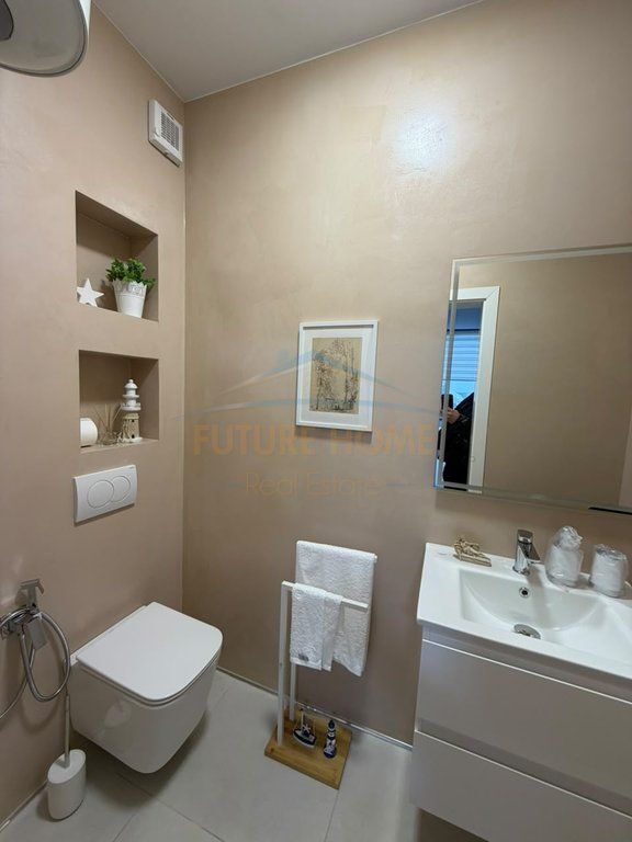 Qira,Apartament 2+1+2,Qendër.