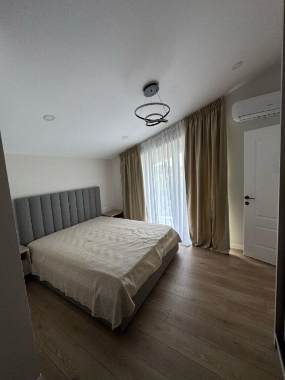 Teg, jepet me qera vile 2 kateshe moderne.