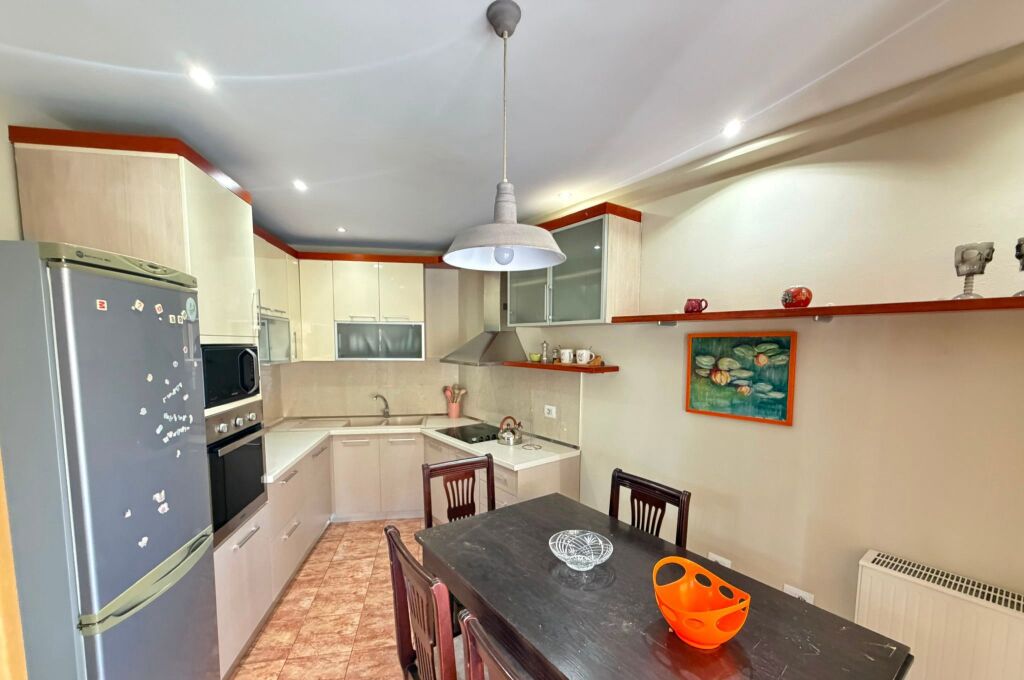 🏢Rruga e Barrikadave,prane Hotel Areela appartamento in affitto 2+1+2, arredato.75,000Leke