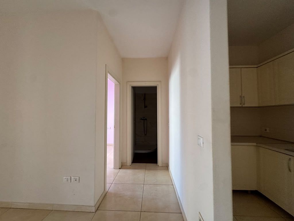 Shitet, Apartament 1+1, Rruga e Kavajes, Tirane . Empire75892