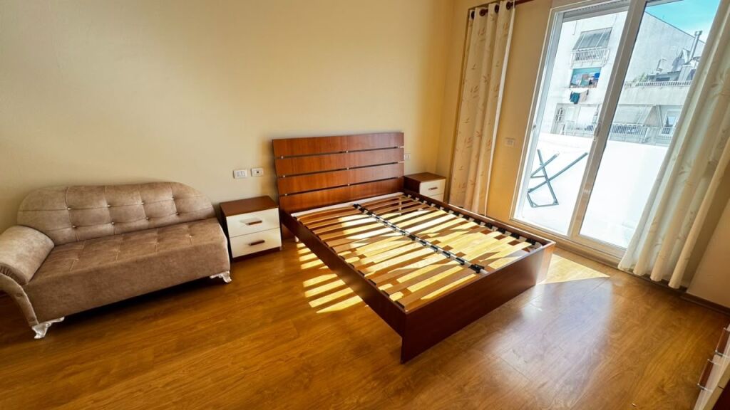 Apartament 1+1 me qira prane 21 Dhjetorit
