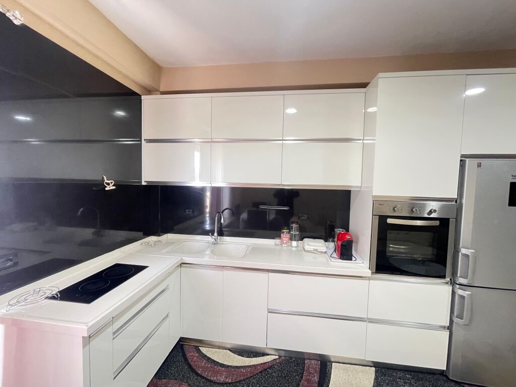 SHITET APARTAMENT 2+1 NË PORCELAN!