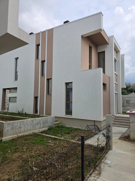 🏡 Shitet vilë individuale 2-katëshe + bodrum | Pranë TEG🍃