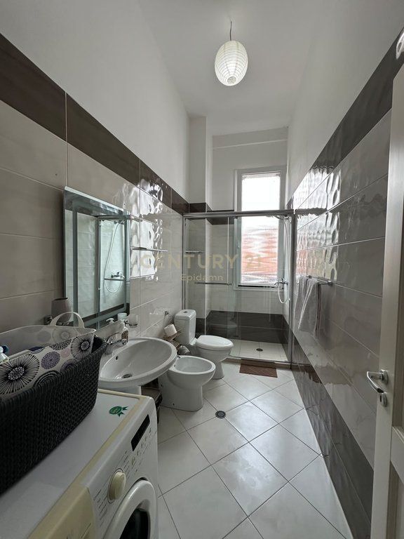 APARTAMENT 2+1 PËR SHITJE – 100 METRA LARG DETIT, NË GJIRIN E LALZIT !