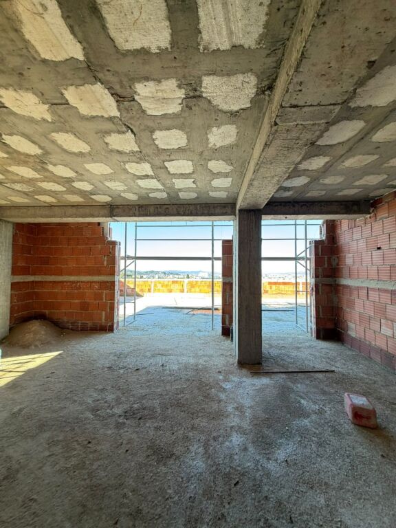 *APPARTAMENTO IN VENDITA 3+1+2 + VERANDA – KODRA E DIELLIT 2** 🌇