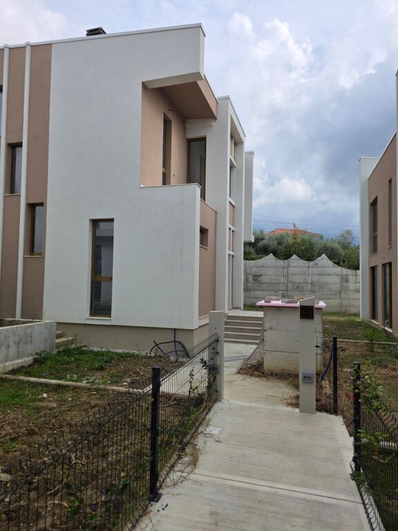 🏡 SHITET VILË INDIVIDUALE 2-KATËSHE + BODRUM | PRANË TEGUT
