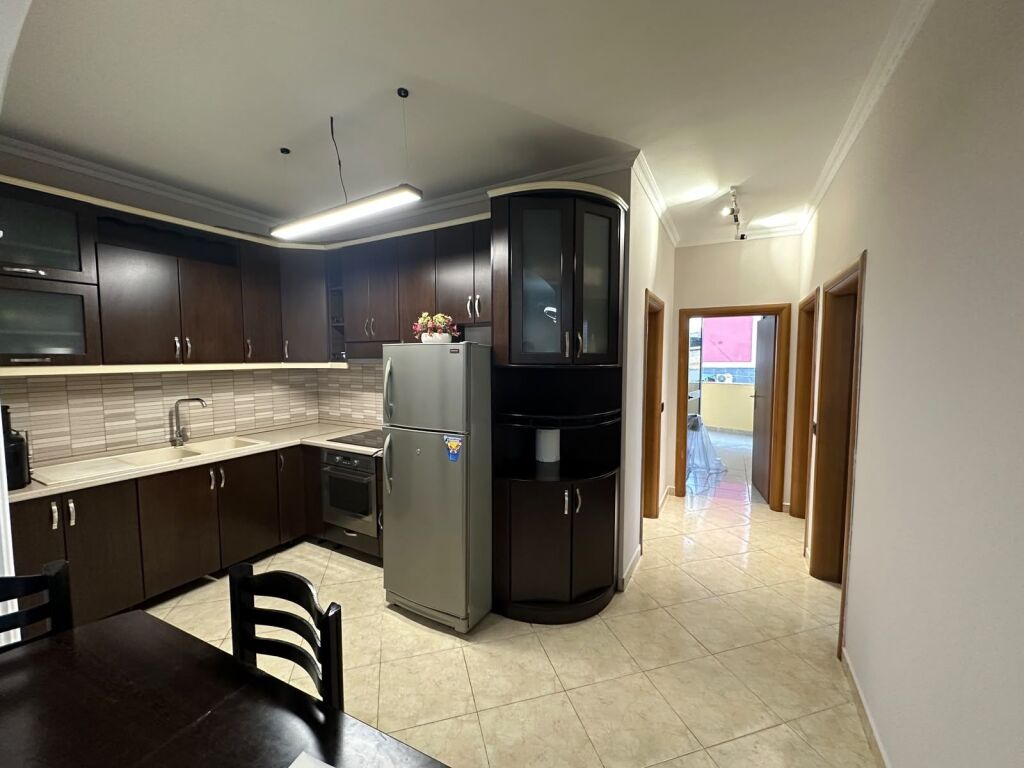 SHITET APARTAMENT 3+1, 📍Rrethrrotullimi I Selites, afër Cristal Center
