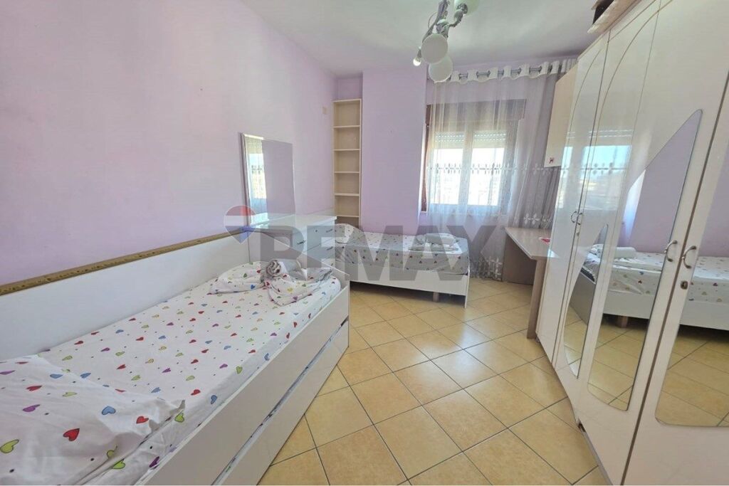 Vendesi Appartamento 2+1+2 nel Centro di Tirana