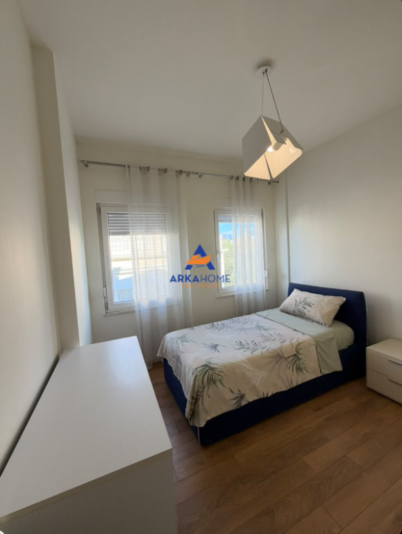 JEPET VILË ME QIRA ME 3 KATE "WHITE HOUSES, TEG" 250000 LEKE