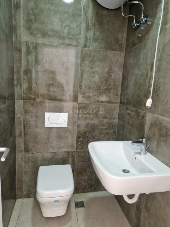 JAPIM ME QIRA AMBIENT SHERBIMI KATI 0,BULEVARDI I RI!
