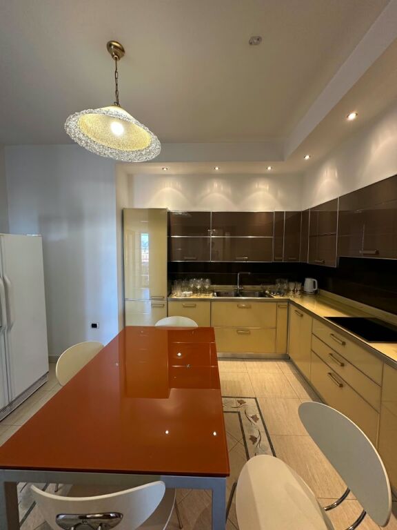 JEPET ME QIRA APARTAMENT  4+1+3 | BLLOK