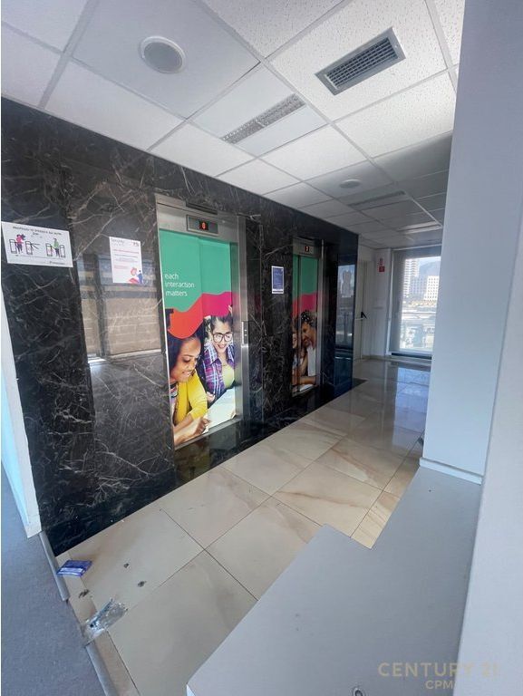 In Affitto: Un Piano di un Edificio Prestigioso, Via Kavaja, 968.76 m²