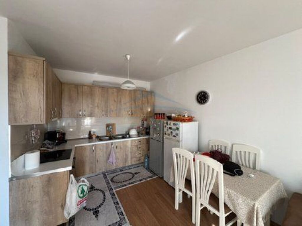 Shitet, Apartament 1+1, Rruga 5 Maji