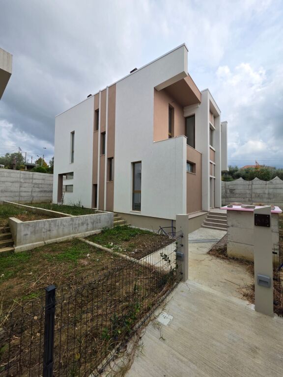 🏡 Shitet vilë individuale 2-katëshe + bodrum | Pranë TEG🍃