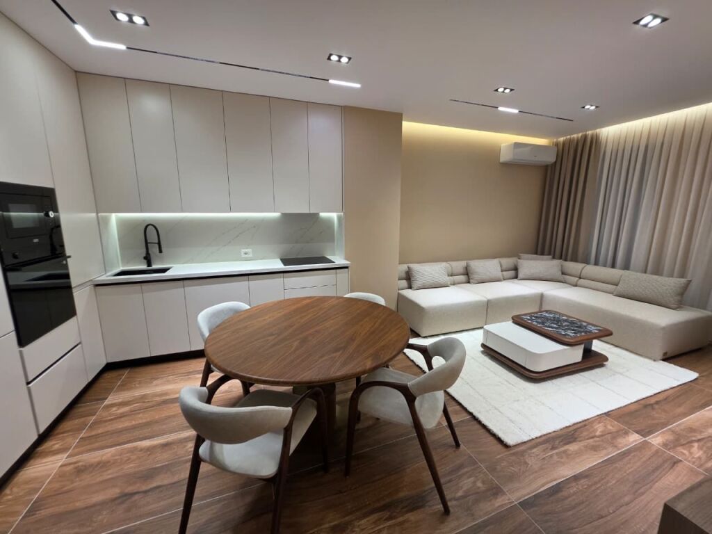 🏡 APPARTAMENTO DI LUSSO 2+1+2 IN AFFITTO + PARCHEGGIO!  📍 Posizione: Via 5 Maji, Tirana