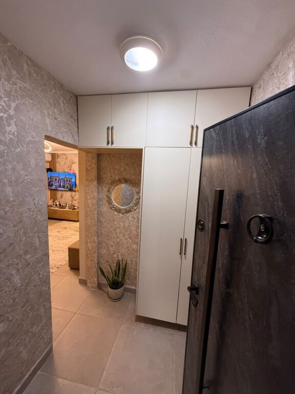 SHITET APARTAMENT 1+1 – PRANË LICEUT ARTISTIK