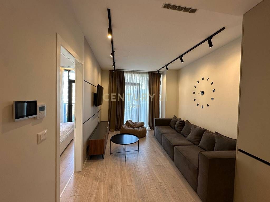 JEPET ME QIRA APARTAMENT 1 + 1 + POST PARKIMI TEK LAKE VIEW !