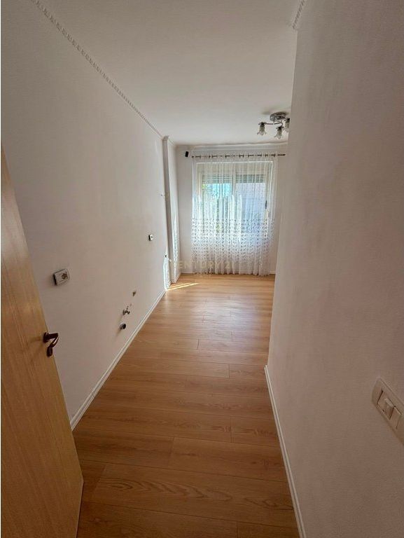 Apartament në Shitje në Zonën e Freskut 129,000 € 129,000,000 Lekë