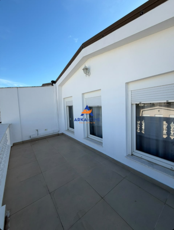 JEPET VILË ME QIRA ME 3 KATE "WHITE HOUSES, TEG" 250000 LEKE