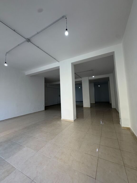 Sale | Ambjent Biznesi | Fresku | 230000 € i diskutueshem