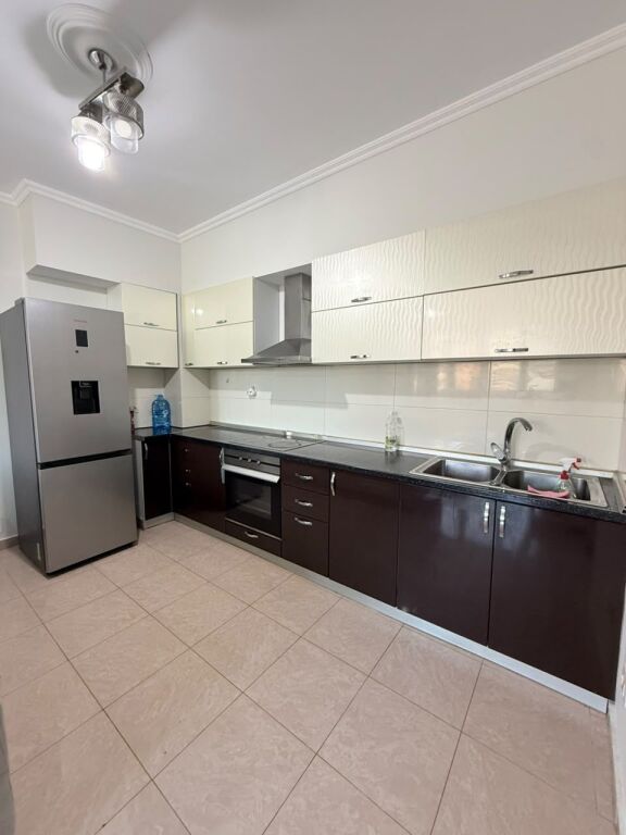 JEPET ME QIRA APARTAMENT 3+1+2 – RRUGA E KAVAJËS**