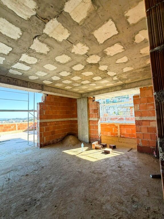 **FOR SALE: 3+1+2 APARTMENT WITH VERANDA – KODRA E DIELLIT 2**