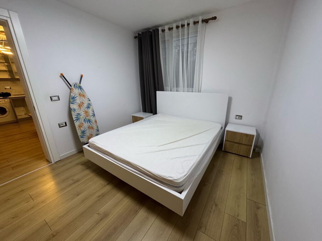 Affitto, appartamento 1+1, parte di una villa, 1° piano, Prezzo 40000 lek, Da Jordan Misja