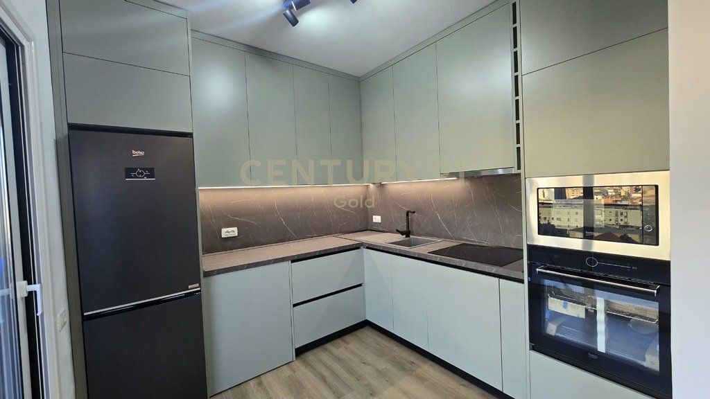 APPARTAMENTO PREMIUM 2+1 IN AFFITTO – SHKOLLA E KUQE, TIRANA