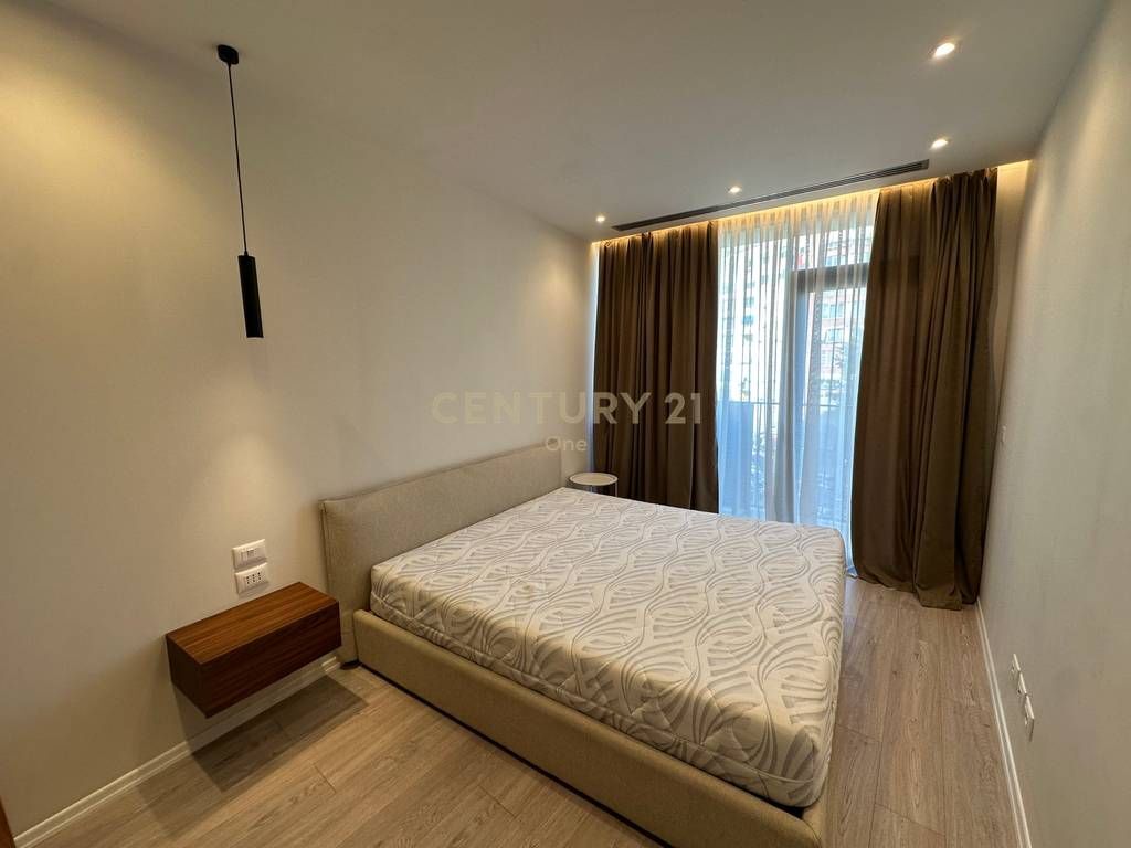 JEPET ME QIRA APARTAMENT 1 + 1 + POST PARKIMI TEK LAKE VIEW !