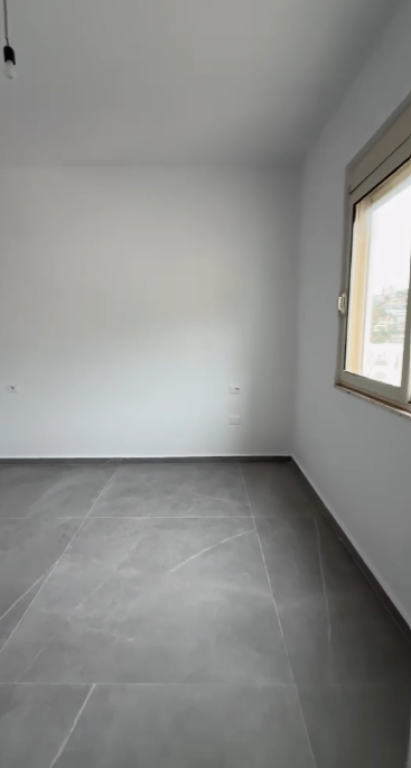 **SHITET APARTAMENT 1+1 ME PAMJE NGA DETI – SARANDË**