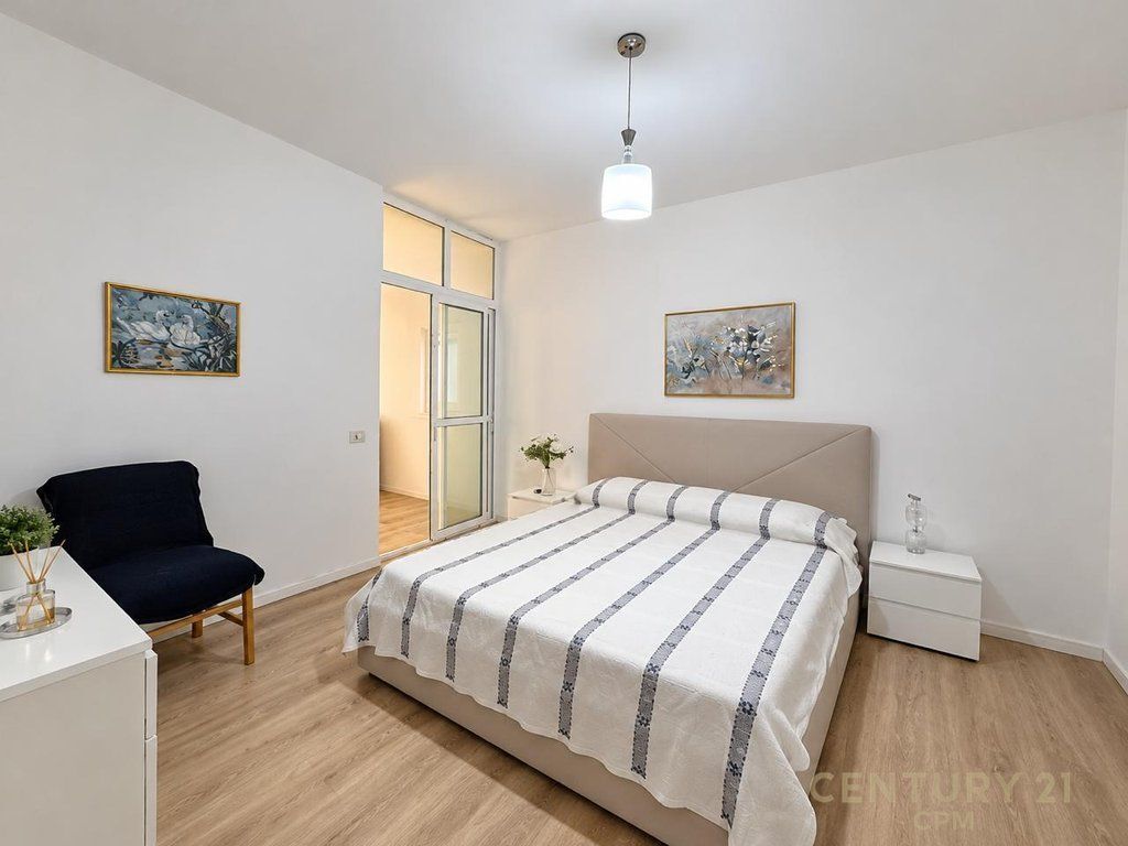 Apartament 2+1+2 per shitje te lulishtja, Komuna e Parisit