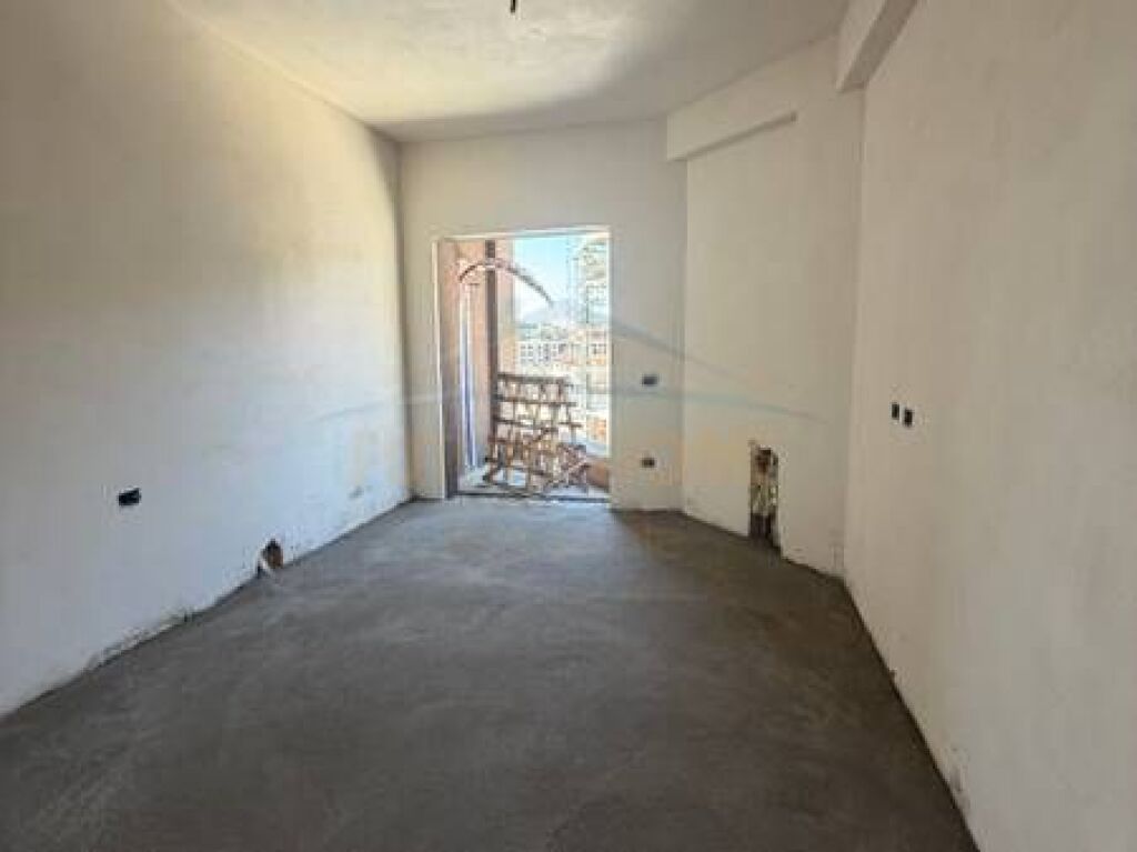 For sale,Apartment 2+1+2, Paskuqan