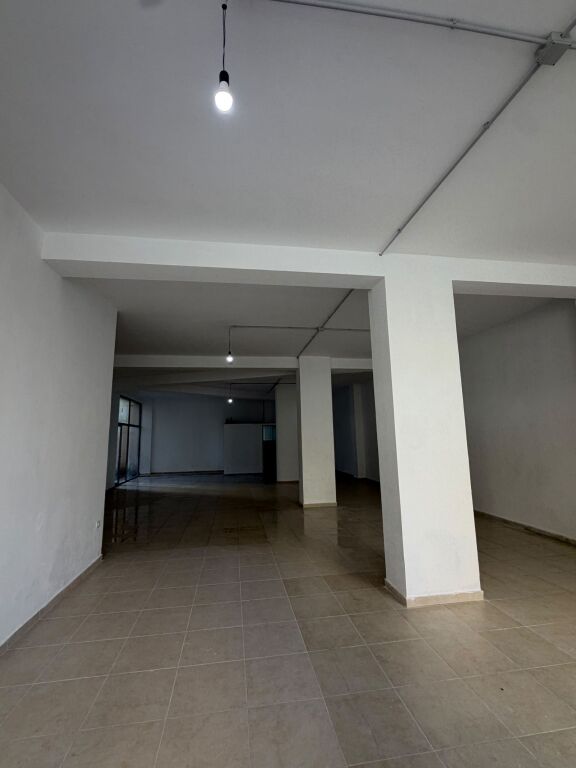 Sale | Ambjent Biznesi | Fresku | 230000 € i diskutueshem