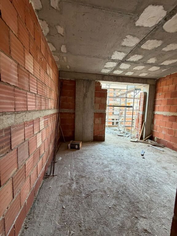 *APPARTAMENTO IN VENDITA 3+1+2 + VERANDA – KODRA E DIELLIT 2** 🌇