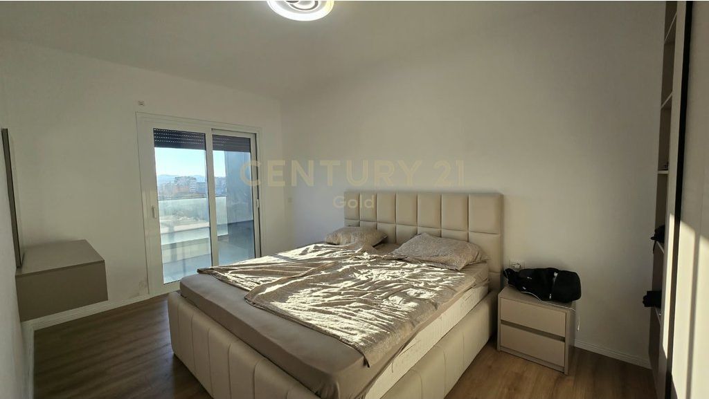 Appartamento moderno in affitto con 2 camere da letto e 1 bagno.
