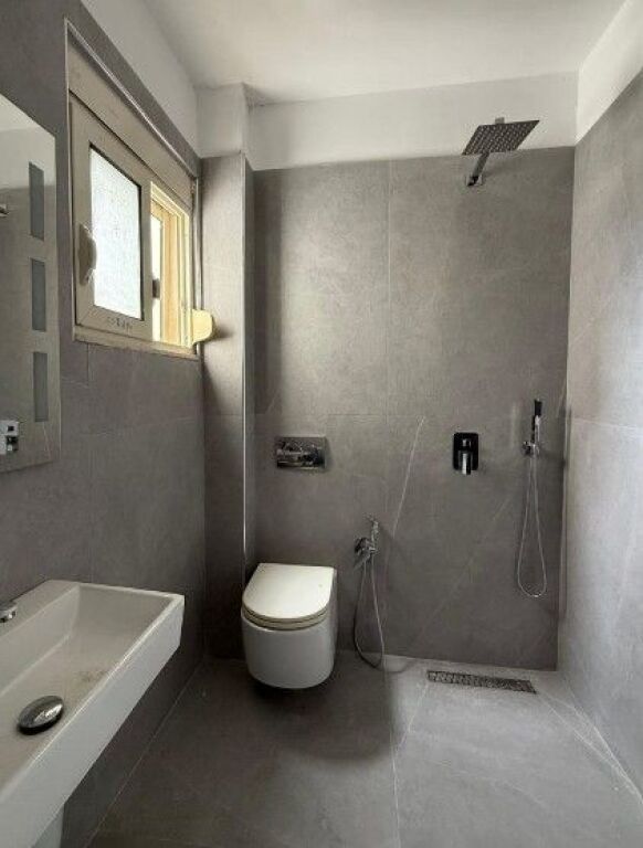 SHITET APARTAMENT 1+1 ME PAMJE NGA DETI – SARANDË