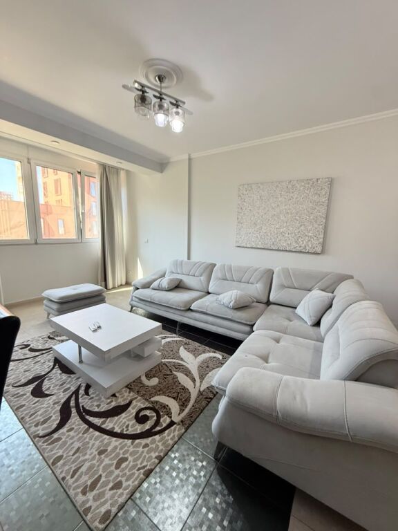 JEPET ME QIRA APARTAMENT 3+1+2 – RRUGA E KAVAJËS**