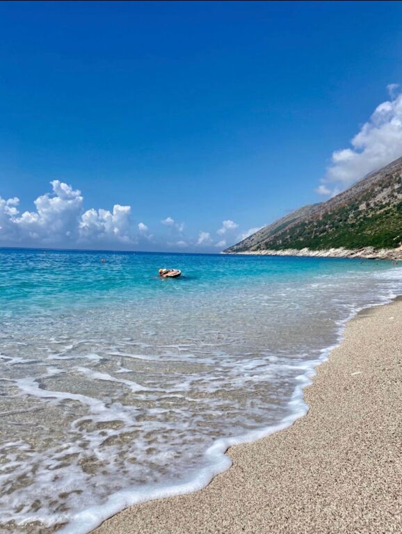 SHITET APARTAMENT 1+1+VERANDË NË GREEN COAST – PALASË