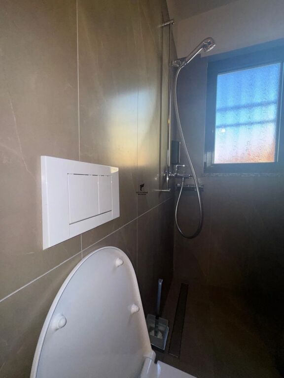ZYRE ME QERA 60 M2 QENDER 120.000 LEKE FH-99954