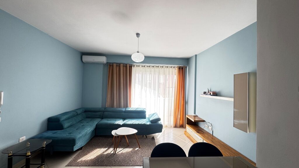 Apartament 1+1 me qira prane 21 Dhjetorit