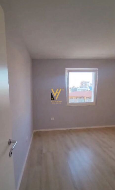 OFFICE FOR RENT 80 M2 AT PAZARI I RI 60,000 LEKE