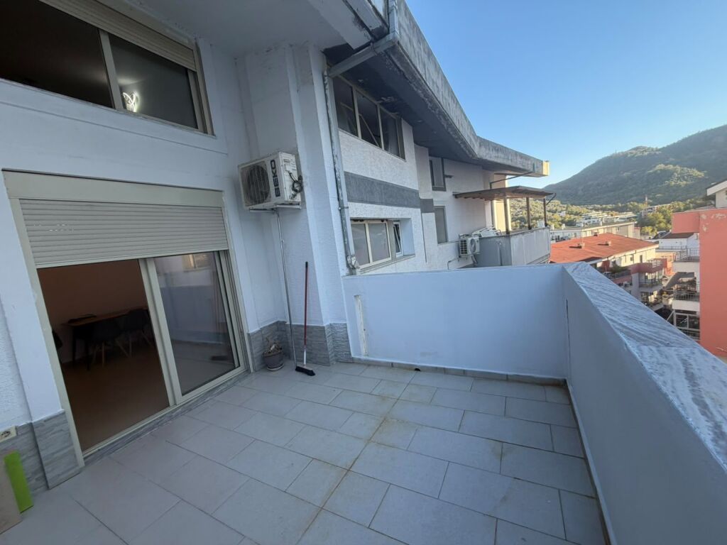 2+2 apartment for rent at the Lake, furnished, elevator, 600 euros