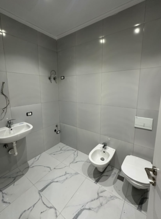 JEPET ME QIRA AMBIENT ZYRASH 140 M² – MYSLYM SHYRI