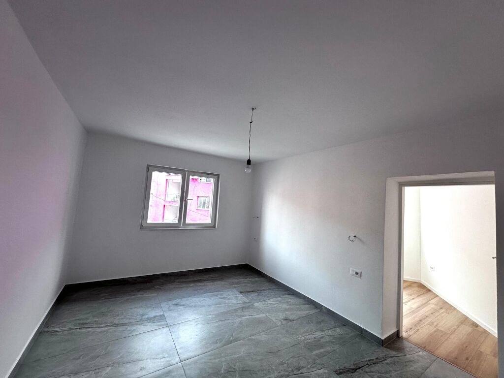 VENDESI APPARTAMENTO 2+1+2T VICINO ALLO STADIO, VALA PARK – DURRËS