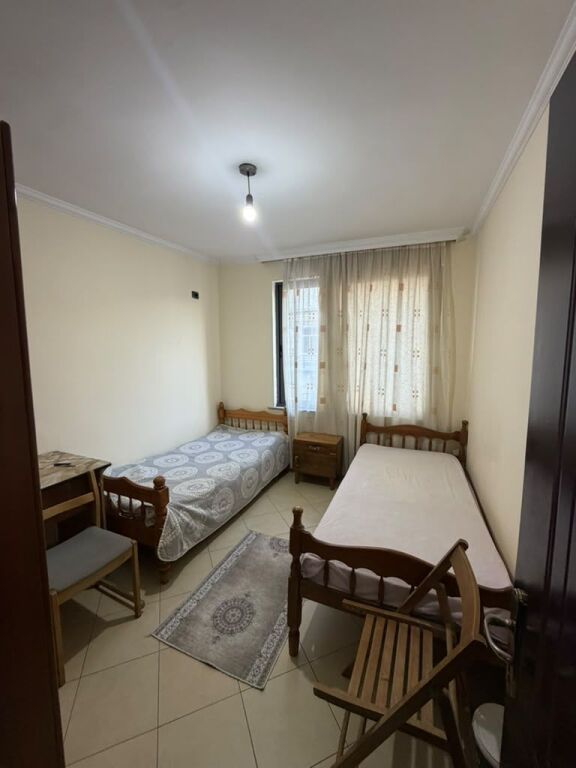 2+1  ME QERA TEK RESTORANT DURRESI