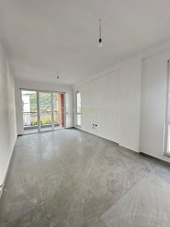Apartament 2+1 per shitje tek Gjiri Lalzit !