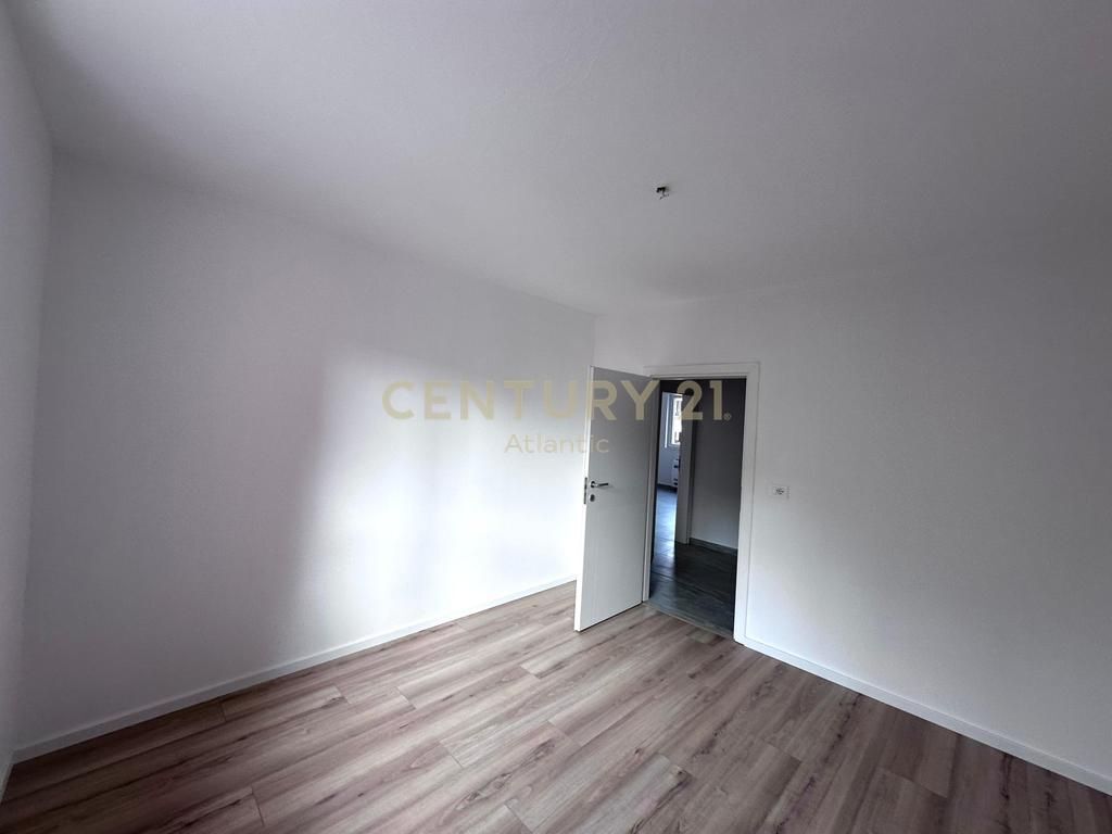 SHITET APARTAMENT 2+1+2T PRANË STADIUMIT, VALA PARK – DURRËS